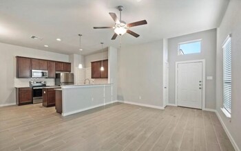 218 Oakcrest in Conroe, TX - Building Photo - Building Photo
