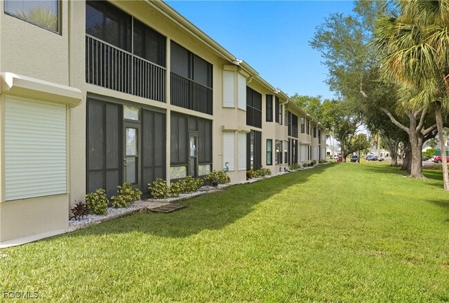 12250 Kelly Greens Blvd in Ft. Myers, FL - Building Photo - Building Photo