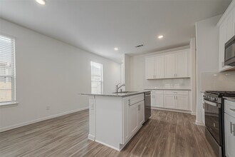 325 Maple Bark Trl in Willis, TX - Building Photo - Building Photo