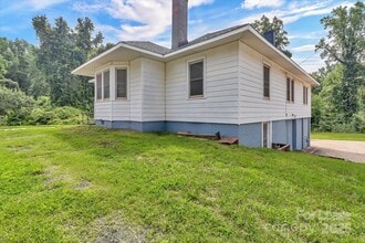 8209 Moores Chapel Rd in Charlotte, NC - Building Photo - Building Photo