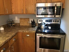 520 Newark Pompton Turnpike-Unit -216 in Pequannock Township, NJ - Building Photo - Building Photo