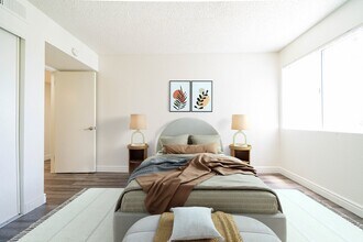 281 Weston Cir in Vista, CA - Foto de edificio - Building Photo
