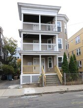 29 Lewis St, Unit 1 in Somerville, MA - Foto de edificio - Building Photo