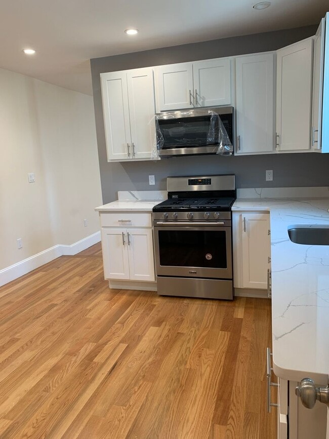 801 Somerville Ave in Somerville, MA - Building Photo - Building Photo