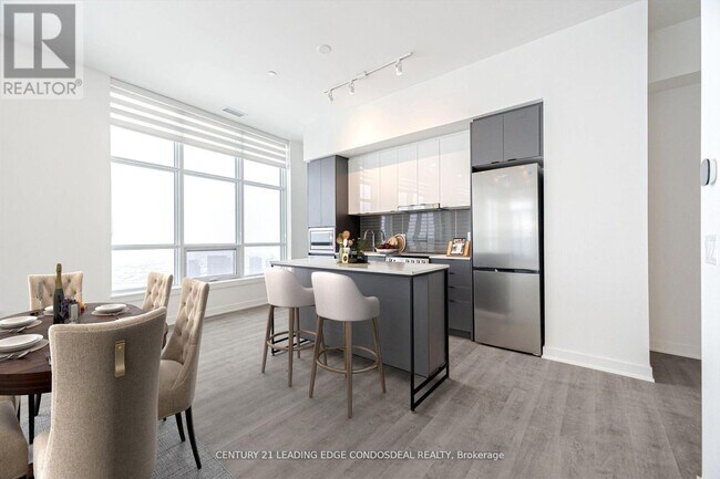 30 Upper Mall Wy in Vaughan, ON - Building Photo - Building Photo