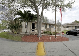 Bel Aire I in Cutler Bay, FL - Foto de edificio - Building Photo