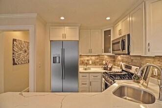 8 Juniper St, Unit 38 in Brookline, MA - Building Photo - Building Photo