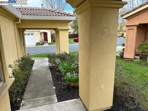 7187 Briza Loop in San Ramon, CA - Building Photo - Building Photo