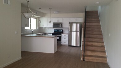 11435 Tiara St in North Hollywood, CA - Foto de edificio - Building Photo