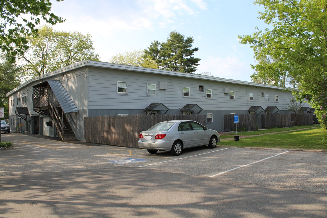 100 Strawberry Ave in Lewiston, ME - Building Photo