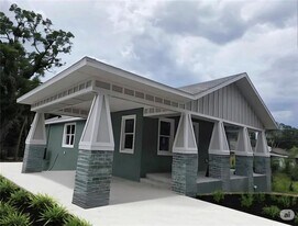 7002 N 19th St in Tampa, FL - Building Photo