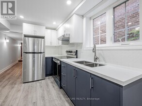 93 Sandown Ave in Toronto, ON - Building Photo - Building Photo