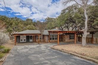 5303 Shady Oak Cir in Kingsland, TX - Foto de edificio - Building Photo