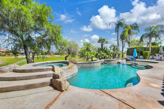 267 Loch Lomond Rd in Rancho Mirage, CA - Building Photo - Building Photo