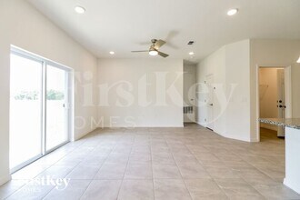 230 Windsor Reserve Dr in Eagle Lake, FL - Building Photo - Building Photo