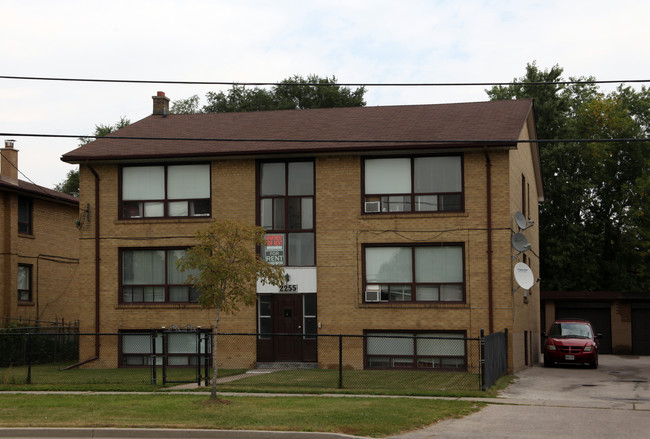 2255 Kipling Ave in Toronto, ON - Building Photo - Building Photo