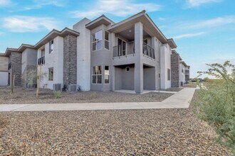 2121 W Sonoran Desert Dr in Phoenix, AZ - Building Photo - Building Photo