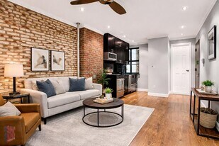 436 W 52nd St in New York, NY - Building Photo