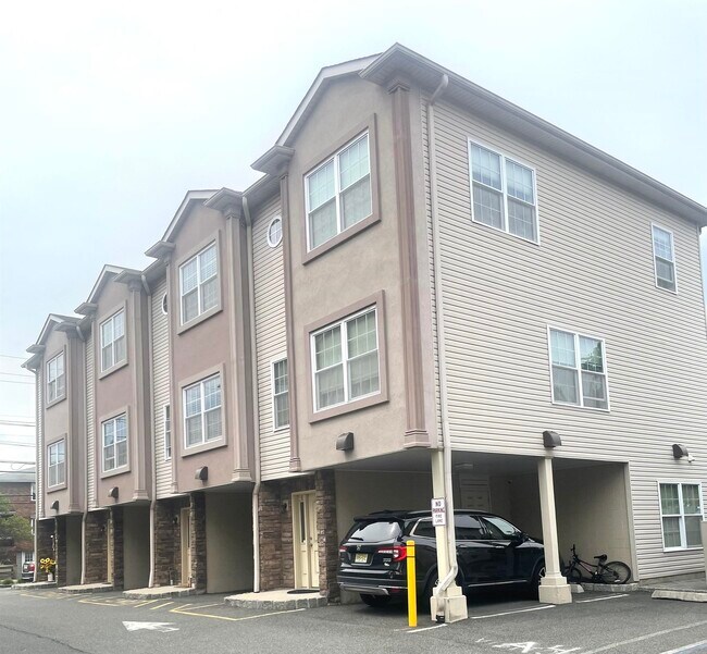734 COUNTY Ave in Secaucus, NJ - Building Photo - Building Photo