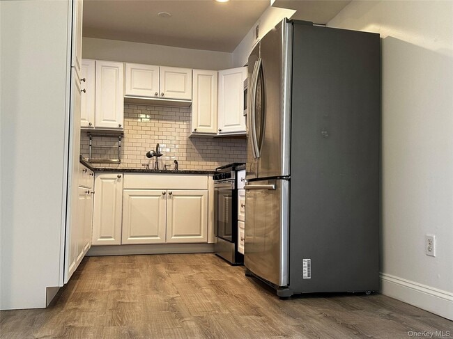 67 Bailey Ct in Middle Island, NY - Building Photo - Building Photo