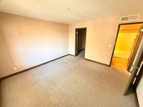 7730 Secret Shore Dr in Las Vegas, NV - Foto de edificio - Building Photo