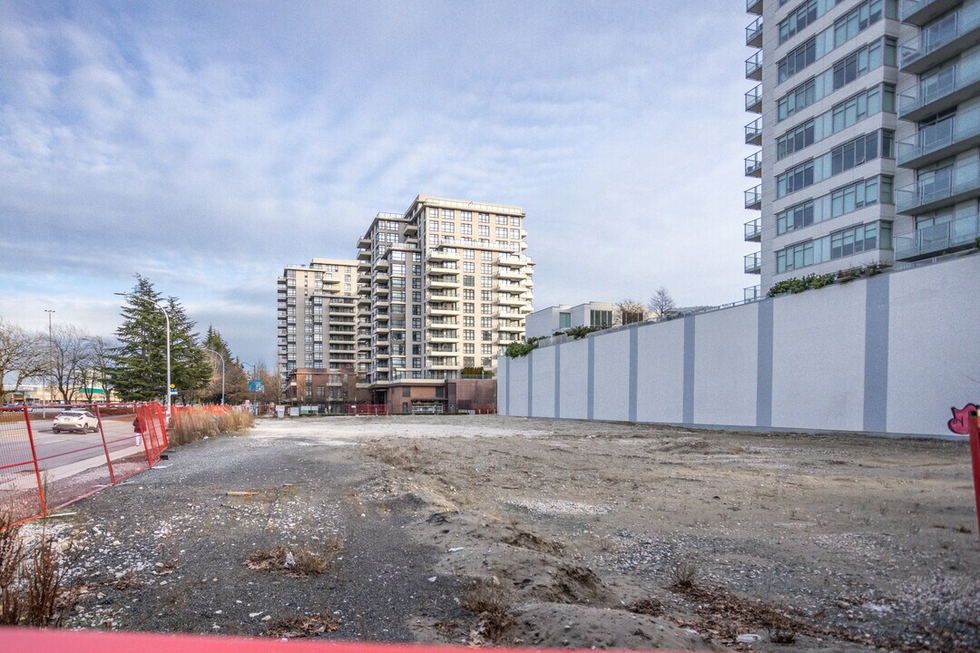 Alegra in Richmond, BC - Building Photo
