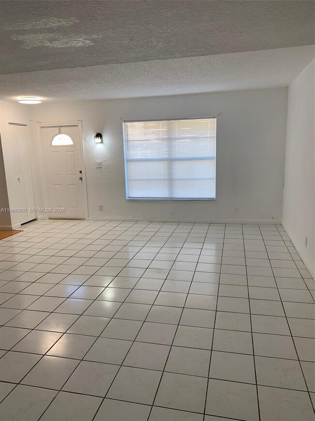 6520 SW 41st St in Davie, FL - Building Photo - Building Photo