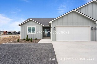 13436 Rd 4 NE in Moses Lake, WA - Building Photo