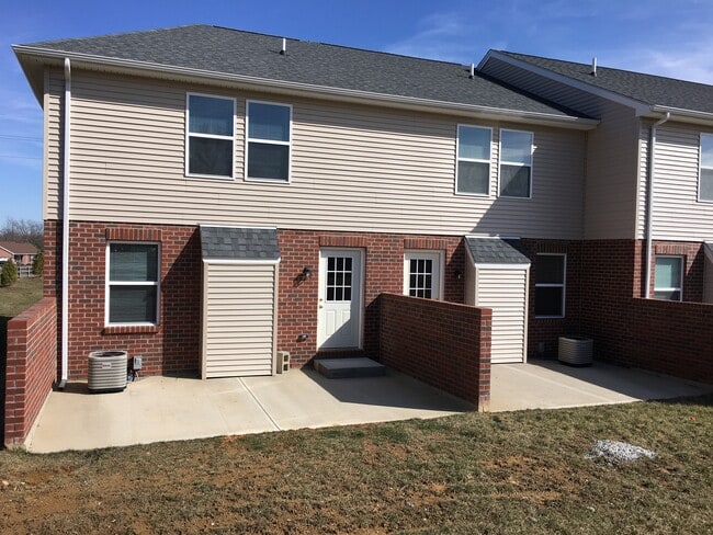 4168 Otter Creek Dr in Amelia, OH - Foto de edificio - Building Photo