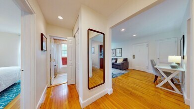 1 Lanark Rd, Unit 6 in Brookline, MA - Building Photo - Building Photo