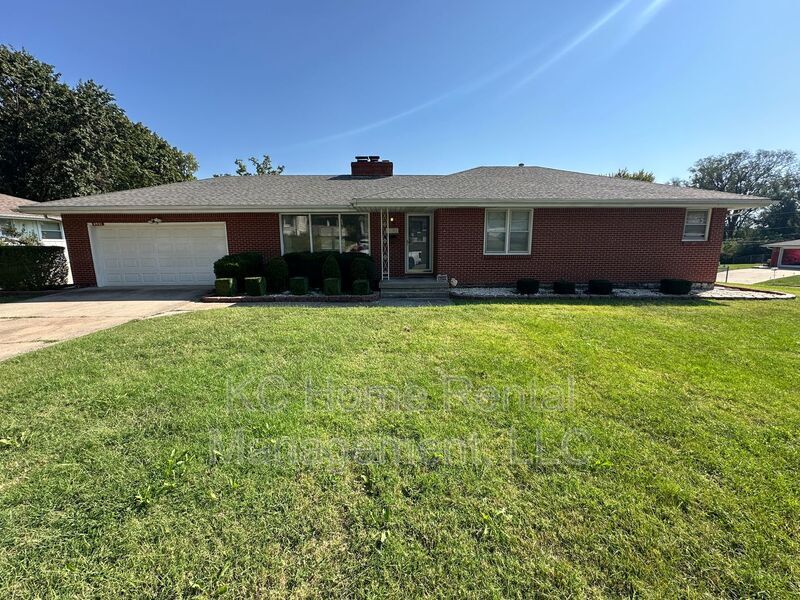 4901 N Flora Ave in Kansas City, MO - Building Photo