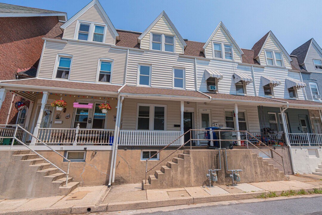 621 Limestone St in Catasauqua, PA - Building Photo