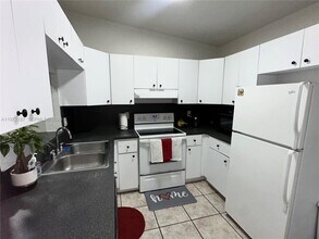 6138 Grant St in Hollywood, FL - Building Photo - Building Photo