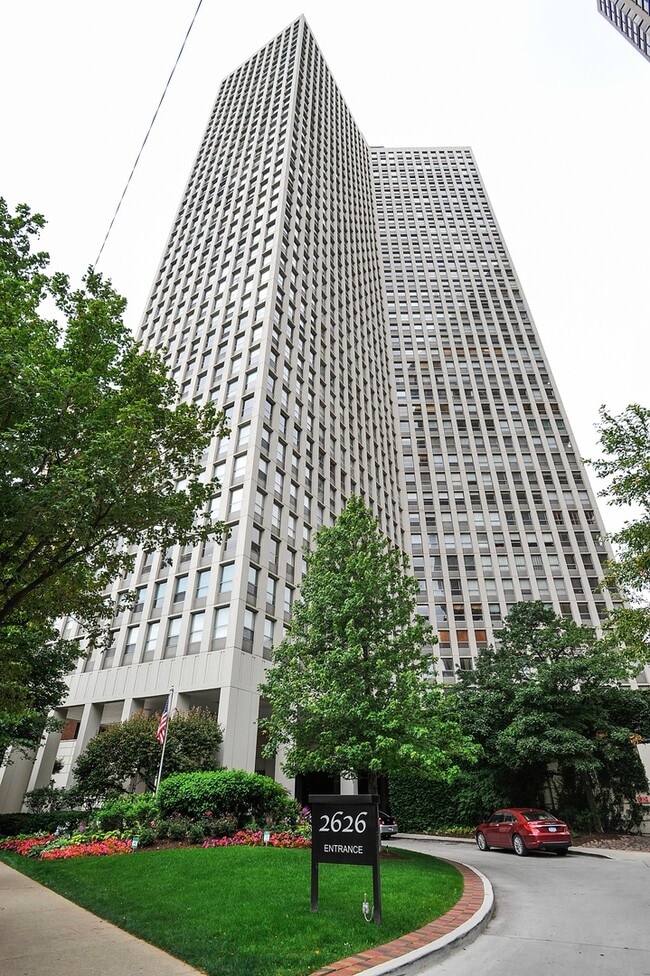 property at 2626 N Lakeview Ave