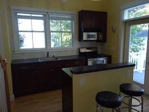 153 Grand Ave-Unit -3 in Saratoga Springs, NY - Foto de edificio - Building Photo