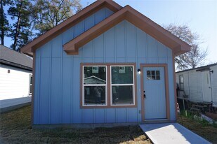 10088 Calendar St in Willis, TX - Building Photo