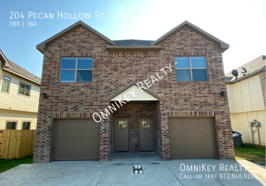 204 Pecan Hollow St-Unit -206 in Ennis, TX - Building Photo