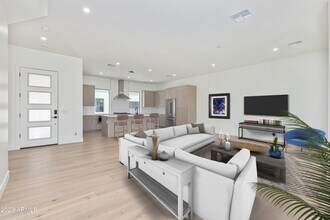1625 E Lamar Rd in Phoenix, AZ - Foto de edificio - Building Photo