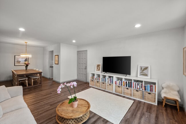 5111 Skillman St, Unit 229 in Dallas, TX - Building Photo - Building Photo