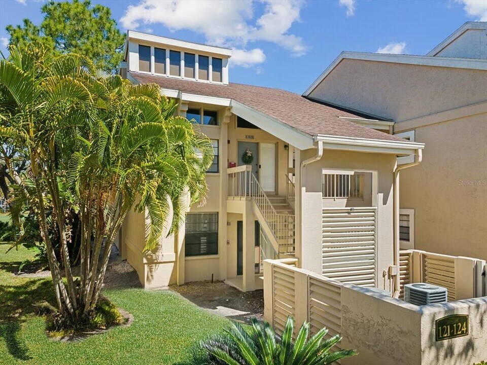 121 Lindsay Ln in Oldsmar, FL - Building Photo