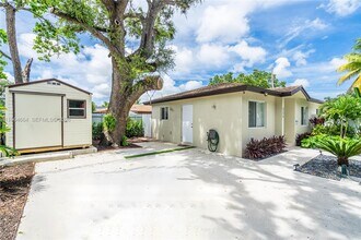 3175 NW 43rd St in Miami, FL - Building Photo - Building Photo