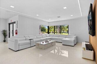 1117 Adams St in Hollywood, FL - Foto de edificio - Building Photo