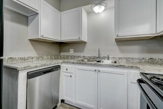 Oak Creek Apartments in Oklahoma City, OK - Foto de edificio - Building Photo