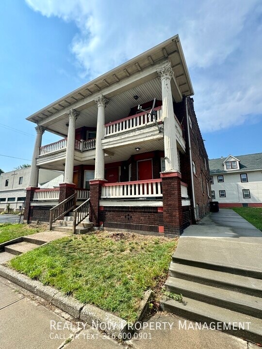 8901 St Clair Ave.-Unit -Unit 4 in Cleveland, OH - Foto de edificio