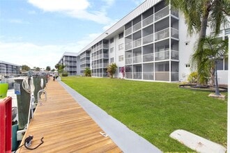 3600 NE 170th St in North Miami Beach, FL - Building Photo - Building Photo