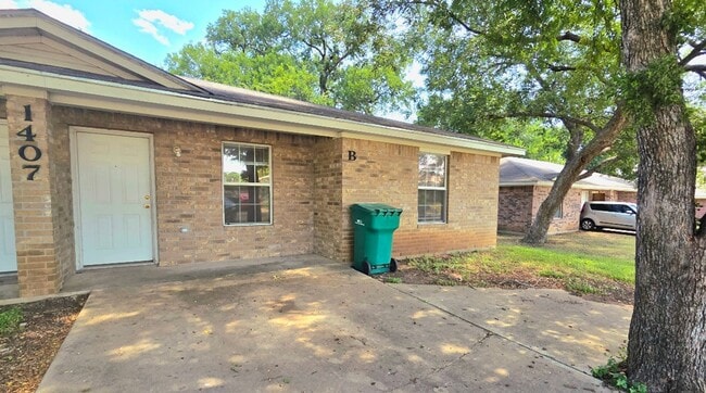 property at 1407 Hopi Trail