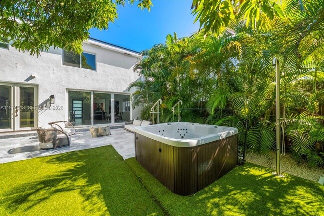 3166 Royal Palm Ave in Miami Beach, FL - Building Photo - Building Photo