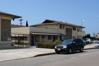 Felspar Cabanas Apartments in San Diego, CA - Building Photo - Building Photo