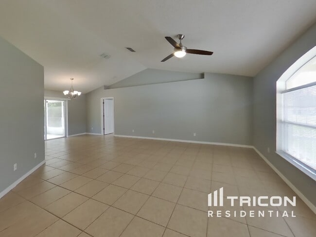 10518 Gifford Dr in Spring Hill, FL - Building Photo - Building Photo