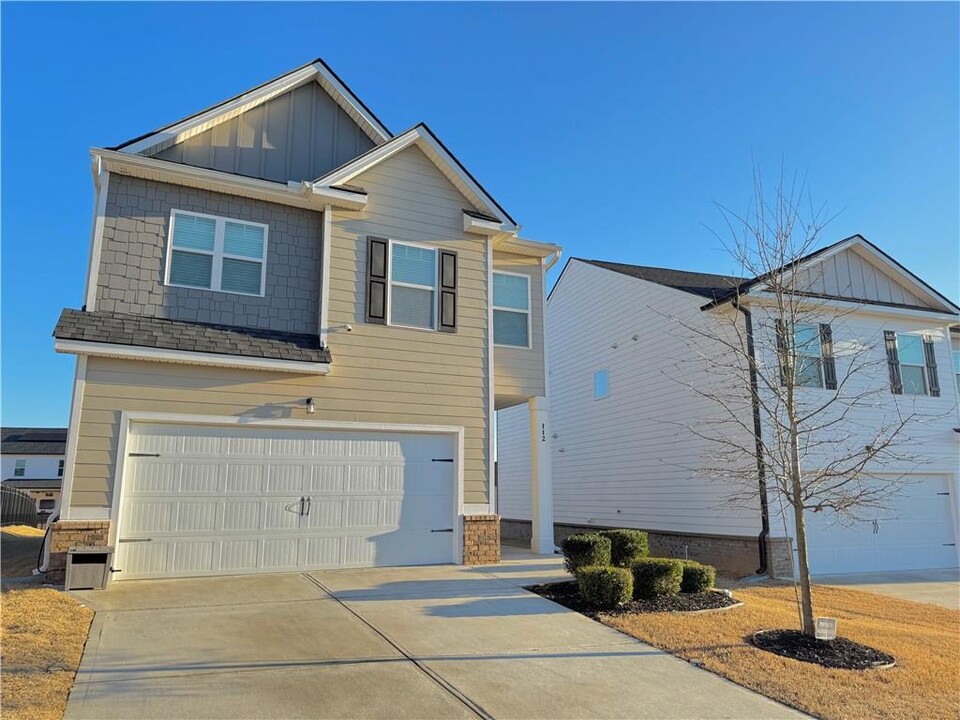 112 Gaston Ct in Hoschton, GA - Building Photo